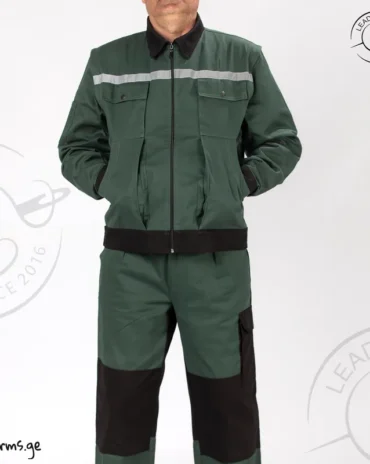 მწვანე სამუშაო კოსტიუმი ამრეკლავი ზოლით სრული ხედი
