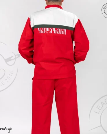 წითელი ბრენდირებული სამუშაო კოსტიუმი უკანა ხედი